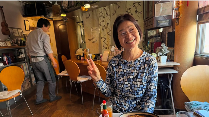 ライブカフェ・テイク・ワンで昼食。